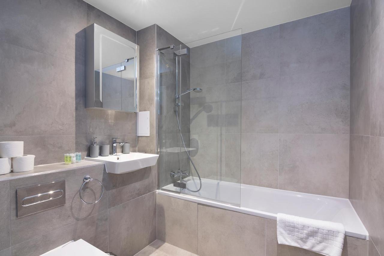 Spacious, Bright & Modern 1 & 2 Bed Apartments At Sligo House - Central Watford Watford  Ngoại thất bức ảnh