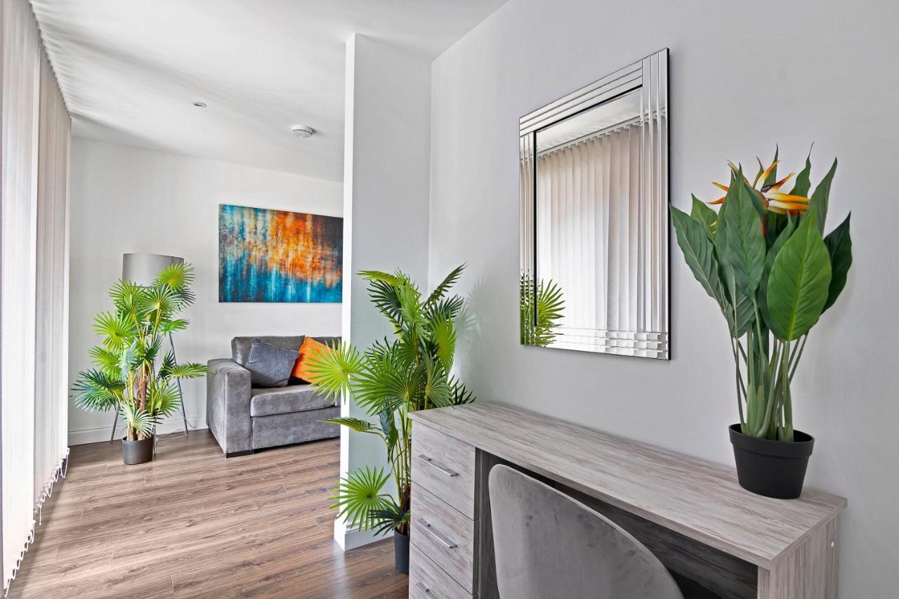 Spacious, Bright & Modern 1 & 2 Bed Apartments At Sligo House - Central Watford Watford  Ngoại thất bức ảnh