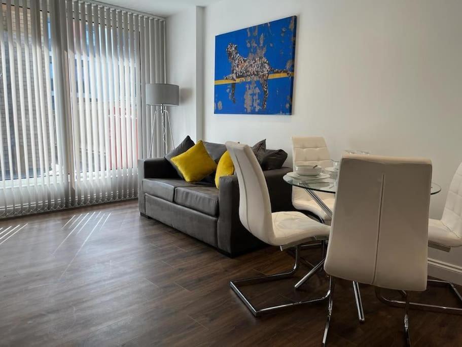 Spacious, Bright & Modern 1 & 2 Bed Apartments At Sligo House - Central Watford Watford  Ngoại thất bức ảnh