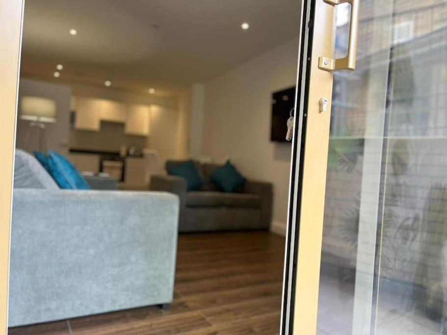 Spacious, Bright & Modern 1 & 2 Bed Apartments At Sligo House - Central Watford Watford  Ngoại thất bức ảnh
