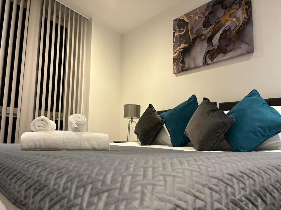 Spacious, Bright & Modern 1 & 2 Bed Apartments At Sligo House - Central Watford Watford  Ngoại thất bức ảnh
