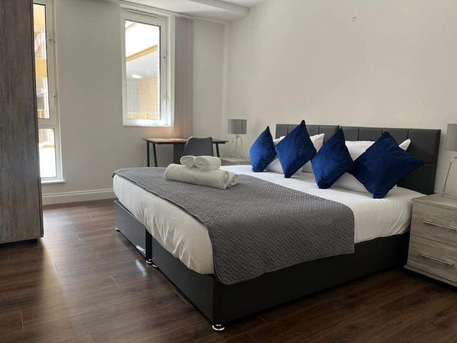 Spacious, Bright & Modern 1 & 2 Bed Apartments At Sligo House - Central Watford Watford  Ngoại thất bức ảnh
