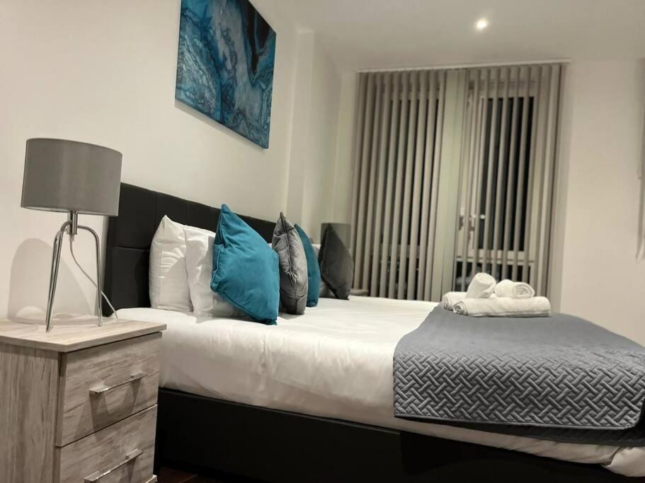 Spacious, Bright & Modern 1 & 2 Bed Apartments At Sligo House - Central Watford Watford  Ngoại thất bức ảnh