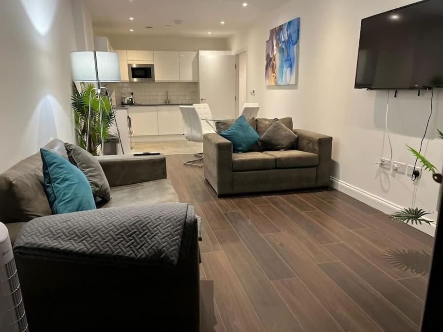 Spacious, Bright & Modern 1 & 2 Bed Apartments At Sligo House - Central Watford Watford  Ngoại thất bức ảnh
